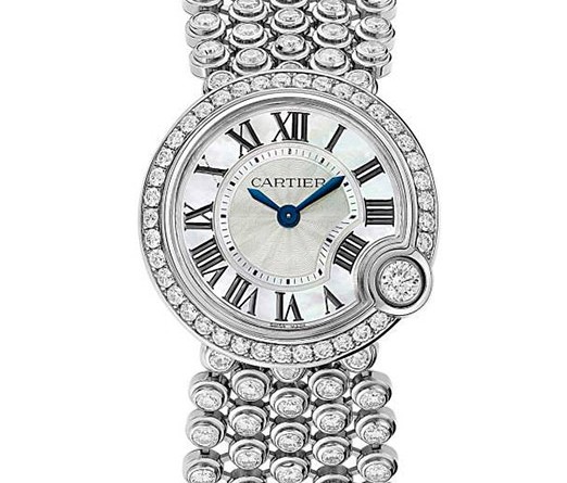 Ballon Blanc de Cartier watch Кварцевый механизм Калибр 056 Корпус: 18К белое золото с родиевым покрытием, диам. 30 мм, перламутровый циферблат/флинке; бриллианты - 9.35 кт, Заводная головка – бриллиант, 0.20 кт Стекло: сапфировое Водонепроницаемость: 30мм Браслет: 18К белое золото с родиевым покрытием