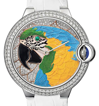 Ballon Bleu de Cartier floral-marquetry parrot watch Лимитированная серия – 20 экз. Мануфактурный калибр 049, автоподзавод, Корпус: 18К белое золото с родиевым покрытием, 42 мм, 124 бриллианта (1.80 кт), заводная головка – синий сапфировый кабошон, циферблат с изображением попугая, декорированный в технике маркетри Стекло: сапфировое Водонепроницаемость: 30 м Ремешок:белый, из кожи аллигатора/складная застежка из белого золота / 43 бриллианта (0.42 кт)
