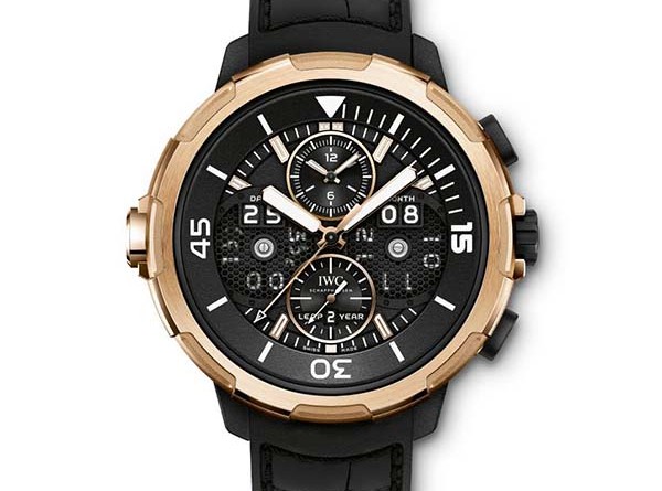 IWC AQUATIMER PERPETUAL CALENDAR DIGITAL DATE-MONTH Арт. IW379401 * Лимитированная серия - 50 экз. Характеристики: Механический хронограф – Механические вращающиеся ободки – внешний и внутренний – с системой защиты при погружении SafeDive system от IWC – Вечный календарь – Крупные двухзначные указатели даты и месяца – Указатель цикла високосных лет – Хронограф с индикацией часов, минут и секунд – Хронограф с индикацией часов и минут на счетчике в положении «12» часов – Функция flyback – Малая секундная стрелка со стоп-функцией – Светящиеся элементы на стрелках, циферблате и внутреннем вращающемся ободке – Завинчивающаяся заводная головка – Прозрачная задняя крышка из сапфирового стекла – Система быстрой замены браслета IWC Механизм: Мануфактурный калибр 89801 Частота колебаний: 28 800 Пк/ч / 4 Гц Количество камней: 51 Запас хода: 68 часов Подзавод автоматический Корпус: Материалы: кольцо корпуса из титана с каучуковым покрытием, внешний вращающийся безель из 18-каратного розового золота, задняя крышка корпуса из 18-каратного розового золота и сапфирового стекла, черный циферблат, черный каучуковый ремешок со вставками из кожи аллигатора, традиционная застежка из розового золота Стекло: выпуклое сапфировое стекло с двусторонним антибликовым покрытием Водонепроницаемость: 10 бар Диаметр: 49 мм Высота корпуса: 19 мм