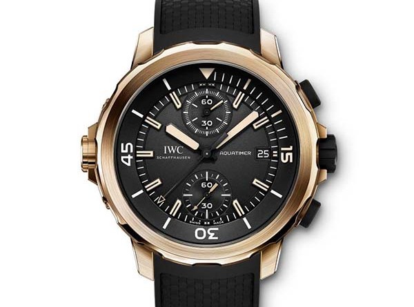 IWC AQUATIMER CHRONOGRAPH EDITION «EXPEDITION CHARLES DARWIN» Арт. IW379503 Характеристики: Механический хронограф – Механические вращающиеся ободки – внешний и внутренний – с системой защиты при погружении SafeDive system от IWC – Указатель даты – Хронограф с индикацией минут и секунд – Малая секундная стрелка со стоп-функцией – Светящиеся элементы на стрелках, циферблате и внутреннем вращающемся ободке – Завинчивающаяся заводная головка – Гравировка на задней крышке корпуса – Система быстрой замены браслета IWC Механизм: Мануфактурный калибр 89365 Частота колебаний: 28 800 Пк/ч / 4 Гц Количество камней: 35 Запас хода: 68 часов Подзавод автоматический Корпус: Материалы: корпус из бронзы, черный циферблат, черный каучуковый ремешок, традиционная застежка из бронзы Стекло: выпуклое сапфировое стекло с двусторонним антибликовым покрытием Водонепроницаемость: 30 бар Диаметр: 44 мм Высота корпуса: 17 мм