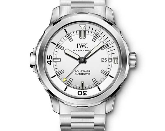IWC AQUATIMER AUTOMATIC Арт. IW329004 Характеристики: Механические – Механические вращающиеся ободки – внешний и внутренний – с системой защиты при погружении SafeDive system от IWC – Указатель даты – Центральная секундная стрелка со стоп-функцией – Светящиеся элементы на стрелках, циферблате и внутреннем вращающемся ободке – Завинчивающаяся заводная головка – Система быстрой замены браслета IWC Механизм: Калибр 30120 Частота колебаний 28 800 Пк/ч / 4 Гц Количество: 21 Запас хода: 42 часа Подзавод автоматический Корпус:из нержавеющей стали, посеребренный циферблат, браслет из нержавеющей стали, складная двойная застежка с предохранительными кнопками Стекло: выпуклое сапфировое стекло с двусторонним антибликовым покрытием Водонепроницаемость: 30 бар Диаметр: 42 мм Высота корпуса: 14 мм