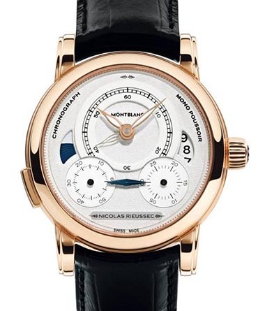 Montblanc “Homage to Nicolas Rieussec” Арт.111592 *Лимитированная серия – 193 экз. • Механизм: мануфактурный калибр MB R200, автоподзавод, хронограф, запас хода – 72 часа, 28 800 пк/ч • Функции: часы, минуты, дата, время второго часового пояса, индикатор «день/ночь», дисковый хронограф • Корпус: 18К розовое золото, прозрачная задняя крышка, диам.43 мм, толщина – 14.8 мм • Циферблат: зерненый , шкалы и счетчики хронографа – эмаль гран фё, арабские цифры с покрытием Superluminova, невидимые при дневном свете, стрелки – покрытие из розового золота, • Стекло: сапфировое, с двусторонним антибликовым покрытием • Водонепроницаемость: 30 м • Ремешок: черный, кожа аллигатора, ручная работа/тройная складная застежка из 18К розового золота Лимитированная версия из стали - 565 экз.