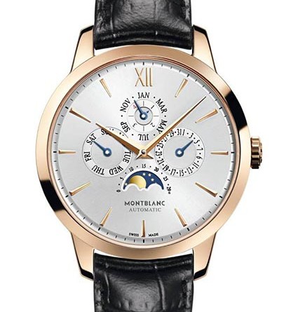 Montblanc Meisterstuck Heritage Perpetual Calendar Арт.110714 • Механизм: мануфактурный калибр MB 29.15, автоподзавод, вечный календарь, фаза Луны, запас хода – 42 часа, 28800 пк/ч • Функции: часы, минуты, вечный календарь, фаза Луны • Корпус: 18К розовое золото, диам.39 мм, толщина – 10,24 мм, прозрачная задняя крышка • Циферблат: серебристый, декор «солнечные лучи», позолоченные/вороненая сталь стрелки • Стекло: сапфировое, с антибликовым покрытием, стойкое к царапинам • Водонепроницаемость: 30 м • Ремешок: черный, кожа аллигатора/ застежка-пряжка из 18К розового золота Часы представлены также в стали.