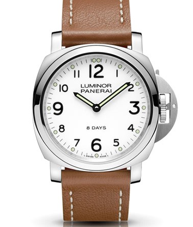 PANERAI LUMINOR BASE 8 DAYS ACCIAIO ( O 44 MM ) / PAM00561 • Ручной завод Panerai P.5000 , сталь, 44 мм, запас хода – 8 дней, прозрачная задняя крышка, циферблат белого цвета, сапфировое стекло , 300 м, кожаный ремешок