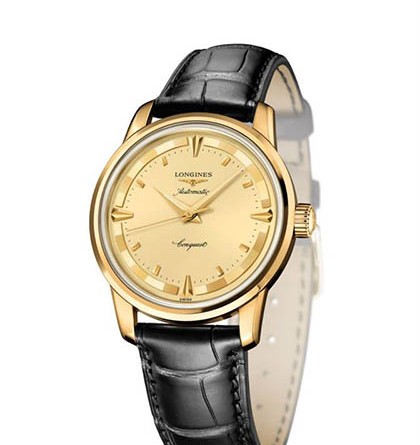 The Longines Conquest Heritage 1954-2014. Артикул: L1.611.6.30.4. *лимитированная серия 60 экземпляров. Механизм: Механический с автоподзаводом L633 (ETA 2824/2) 11½ линий, 25 камней, 28,800 пк/час, 38-час. запас хода. Функции: Часы, минуты, секунды. Корпус: диам. 35 мм, нержавеющая сталь, желтое или розовое золото // задняя крышка украшена медальоном из золота и эмали с гравировкой. Стекло: Акриловое. Водонепроницаемость: До 3 атмосфер (30 м). Циферблат: Золотистый, декор «солнечные лучи», 12 накладных меток, люминесцентное покрытие Super- LumiNova®. Ремешок: Черный, из кожи аллигатора, с пряжкой