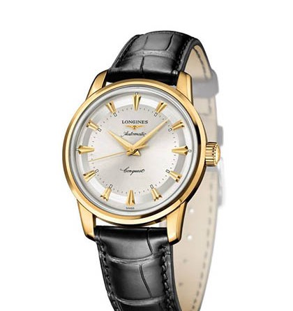 The Longines Conquest Heritage 1954-2014. Артикул: L1.611.6.70.4 *лимитированная серия 60 экземпляров. Механизм: Механический с автоподзаводом L633 (ETA 2824/2) 11½ линий, 25 камней, 28,800 пк/час, 38-час. запас хода. Функции:Часы, минуты, секунды. Корпус: диам. 35 мм, нержавеющая сталь, желтое или розовое золото // задняя крышка украшена медальоном из золота и эмали с гравировкой. Стекло: Акриловое. Водонепроницаемость: До 3 атмосфер (30 м). Циферблат: Серебристый, декор «солнечные лучи», 12 накладных меток, люминесцентное покрытие Super- LumiNova®. Ремешок: Черный, из кожи аллигатора, с пряжкой.