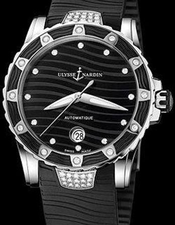 Ulysse Nardin Lady Diver Артикул: 8153-180E-3C/12 Диаметр: 40мм Корпус: из нержавеющей стали Циферблат: чёрный циферблат, 12 бриллиантов Механизм: Калибр 11½" UN-815. Автоподзавод Водонепроницаемость: 100 метров Ремешок: каучуковый ремешок или браслет из титана с 30 бриллиантами