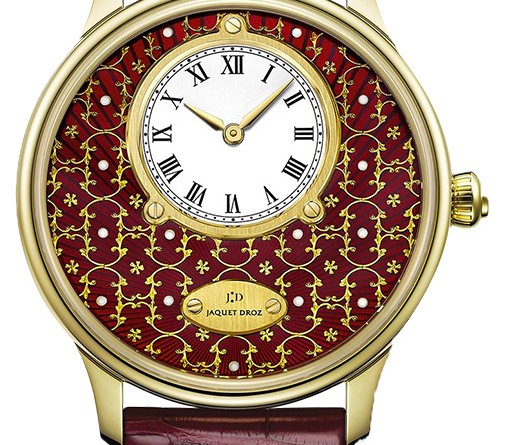 Jaquet Droz Petite Heure Minute Paillonnée: 18К желтое золото, мануфактурный автоматический механизм Jaquet Droz 2653.P, запас хода – 68 часов, 43 мм х 12,06 мм. Оригинальная особенность – использование в отделке циферблата техники пайонне (Paillonnée), заключающуюся в создании орнамента с помощью тончайших чешуек золота, наносимых на эмалевую поверхность.