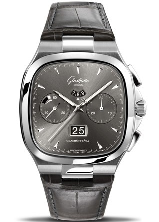 Glashutte Original Seventies Chronograph Panorama Date. АРТИКУЛ: 1-37-02-01-02-30. МЕХАНИЗМ: с автоматическим подзаводом , Калибр 37-02. ФУНКЦИИ: часы и минуты, центральная секундная стрелка хронографасо стоп-функцией , 30-минутный и 12-часовой счетчики хронографа с функцией flyback; вынесенный секундный указатель с индикатором запаса хода. КОРПУС: нержавеющая сталь, сапфировое стекло, привинчивающаяся задняя крышка с сапфировым окошком. ВОДОНЕПРОНИЦАЕМОСТЬ: до 10 бар. РАЗМЕРЫ: 40 × 40 х 13.5мм. ЦИФЕРБЛАТ: гальванизированный рутением , накладные метки и стрелки из белого золота с покрытием Super-LumiNova. РЕМЕШОК: из кожи луизианского крокодила