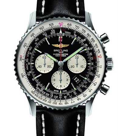 Breitling Navitimer 01 (46 мм). Механизм: мануфактурный механизм Breitling Caliber 01, официально сертифицированный швейцарским институтом хронометрии COSC, с автоподзаводом, высокой частотой (28 800 пк/час), 47 камней. Запас хода более 70 часов. Точность хронографа до ¼ секунды, 30-мин и 12-час. счетчики. Индикация даты. Корпус: из нержавеющей стали или 18K красного золота (лимитированная серия в 200 экз.). Водонепроницаемость до 3 бар. Вращающийся безель с круглой логарифмической линейкой. Выпуклое сапфировое стекло с двусторонним антибликовым покрытием. Прозрачная задняя крышка из сапфирового стекла. Диаметр: 46 мм. Циферблат: черный или синий Aurora. Ремешок/браслет: Кожа Barenia, крокодиловая кожа / Navitimer (только стальная версия).