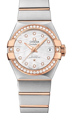OMEGA CONSTELLATION “PLUMA”. Механизм: Omega 8520 , автоподзавод, запас хода – 50 часов. Функции: часы-минуты-секунды-дата. Корпус: сталь/КЗ , диам. : 27.0 мм, прозрачная задняя крышка, бриллианты. Стекло: сапфировое, стойкое к царапинам, с антибликовым покрытием. Циферблат: белый перламутровый, бриллианты. Водонепроницаемость: 10 бар. Браслет/ремешок: сталь/КЗ.