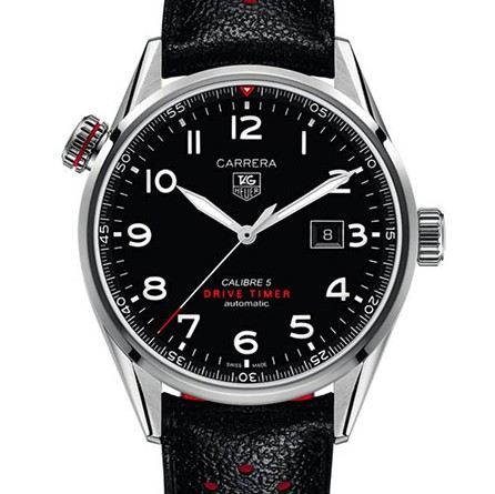 TAG HEUER CARRERA CALIBRE 5 - Drive Timer с поворотным внутренним безелем. Модель основана на автоматическом калибре с запасом хода в 38 часов и доступна в 43-мм корпусе из карбида титана или полированной стали на черном кожаном ремешке с красной подкладкой